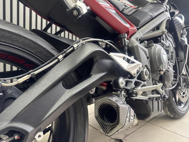 2023 Triumph Street Triple 765R Black, Sport naked 3855 miles