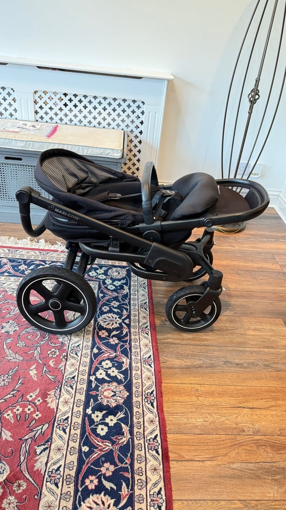 Maxi-Cosi Nova 4 wheel Pushchair - Nomad Black