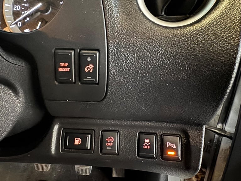 2018 Nissan Navara 2.3 dCi Tekna 4WD Euro 6 (s/s) 4dr PICK UP Diesel Manual