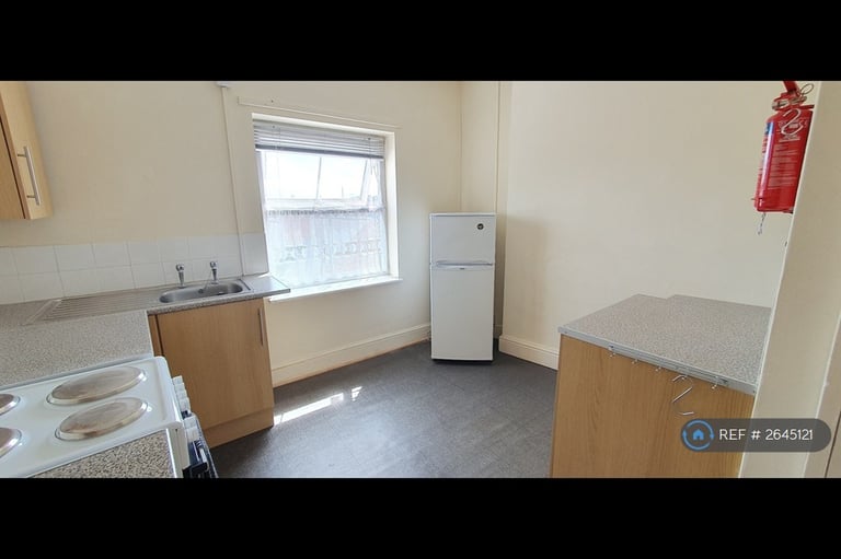 Studio flat in Springfield House, Ilkeston, DE7 (#2645121)