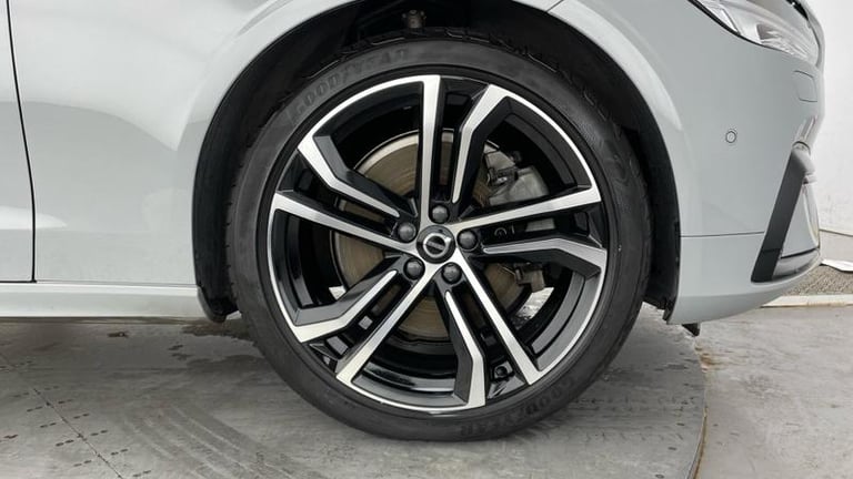 2024 Volvo V90 Ultra T8 AWD Plug-in hybrid Electric/Petrol Dark Automatic Estate Petrol Automatic
