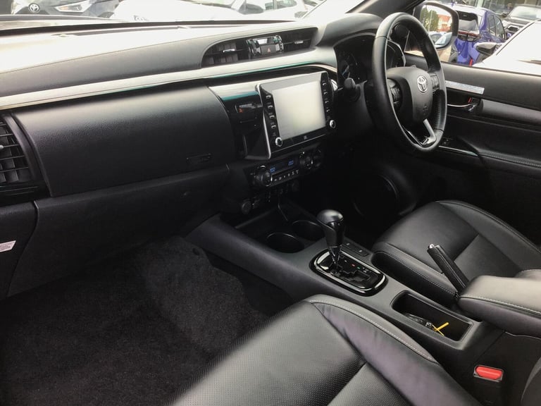 2022 Toyota Hilux 2.8 D-4D Invincible X Pickup Double Cab 4dr Diesel Auto 4WD Euro 6 (s/s) (2 PIC...