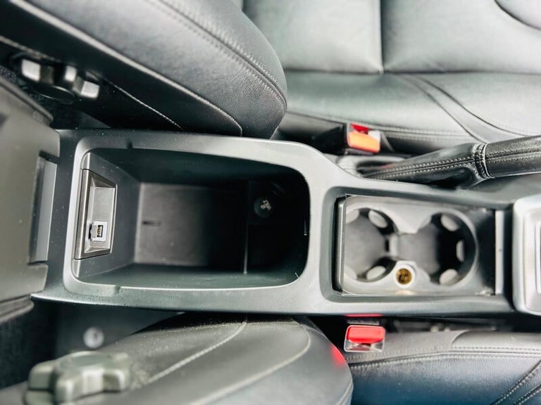 2014 Volvo V40 1.6 D2 SE Lux Hatchback 5dr Diesel Manual Euro 5 (s/s) (115 ps) HATCHBACK Diesel M...