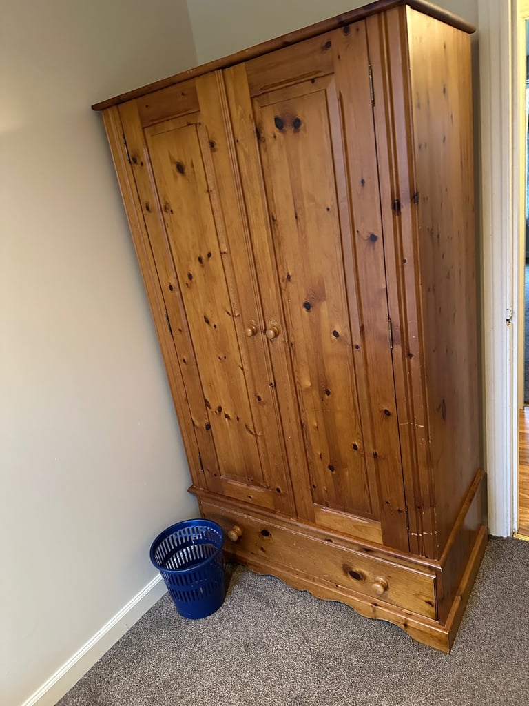 Excellent Location, Big Room Professional flatmates 