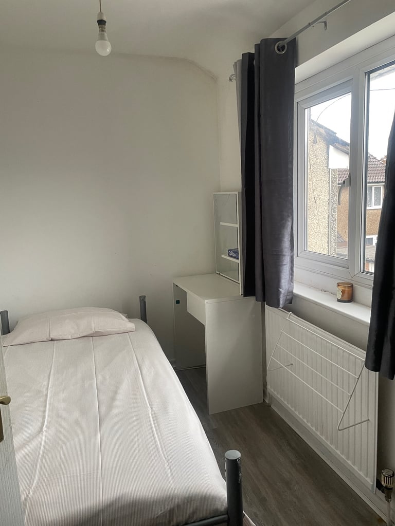 SINGLE ROOM FOR RENT IN WILLENHALL