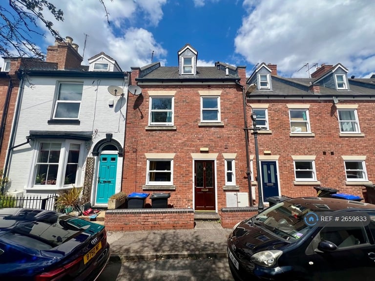 image for 6 bedroom house in Gordon Street, Leamington Spa, CV31 (6 bed) (#2659833)