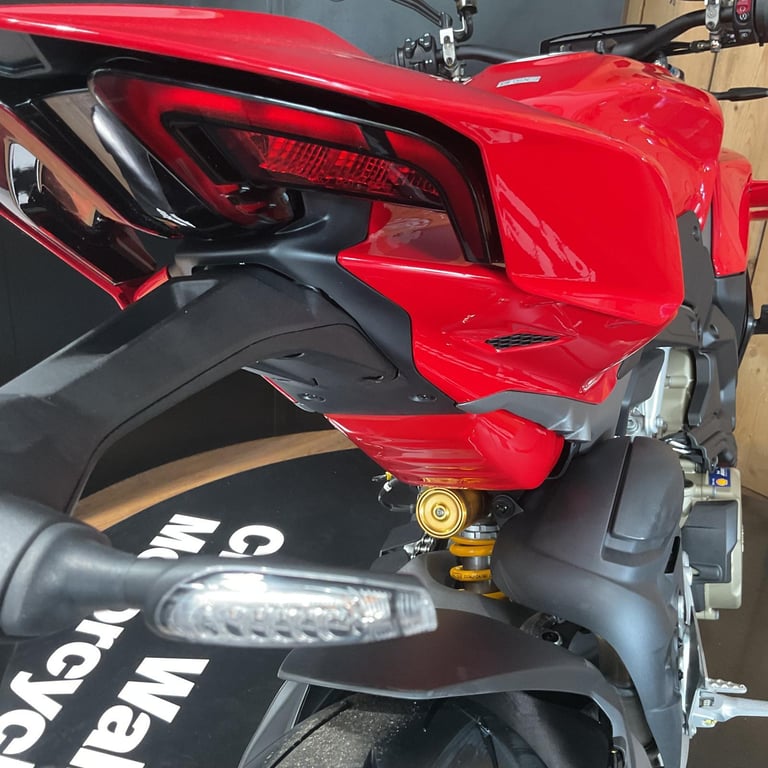 Ducati Streetfighter V4S 2025 in Stock! FREE UK DELIVERY! Stunning! 4.9% APR!!