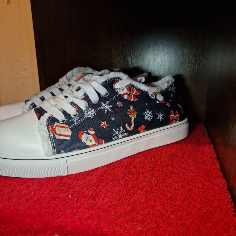 Christmas Print Trainers – Festive Lace-Up Shoes Faux Fur Lined – Size EU 43 / UK 9 – Brand New