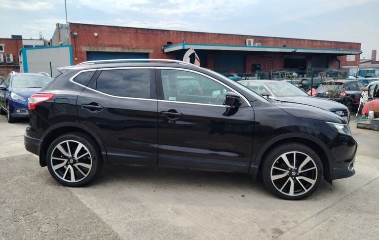 2015 Nissan Qashqai 1.6 dCi Tekna 5dr HATCHBACK Diesel Manual