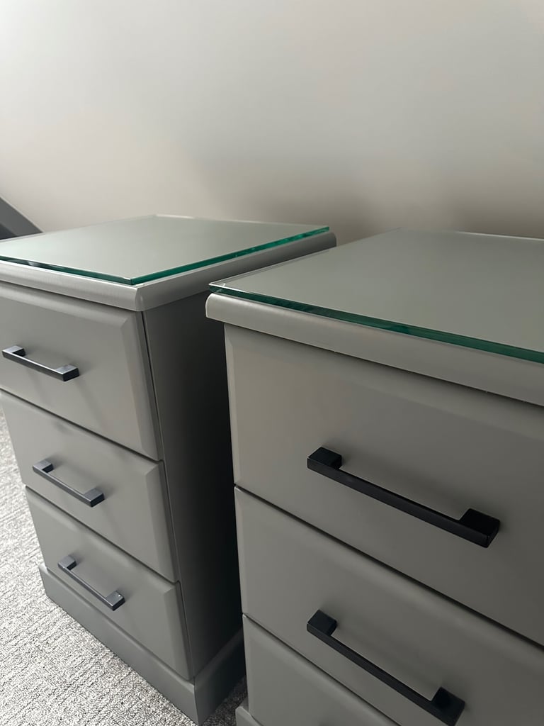 Pair of bed side tables with drawers 