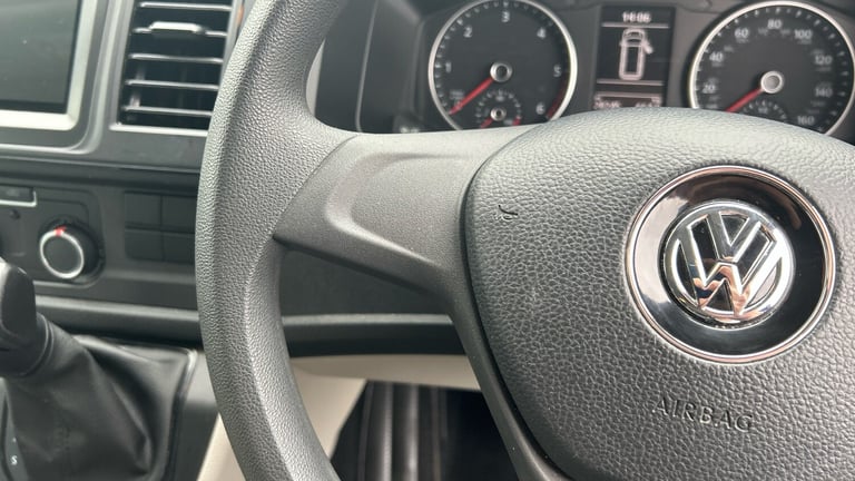 2018 Volkswagen Transporter T32 Swb Diesel 2.0 BiTDI BMT 199 Startline Window Van DSG Window Van ...