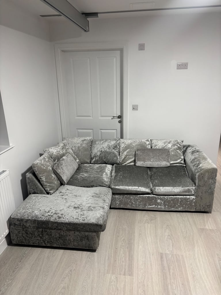 CRUSHED VELVET CORNER SOFA (CAN DELIVER)