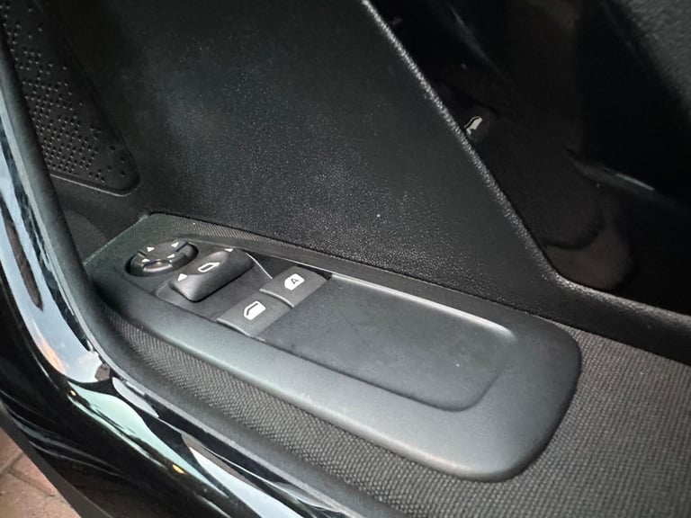 2016 Peugeot 208 1.2 PureTech Active Euro 6 5dr HATCHBACK Petrol Manual