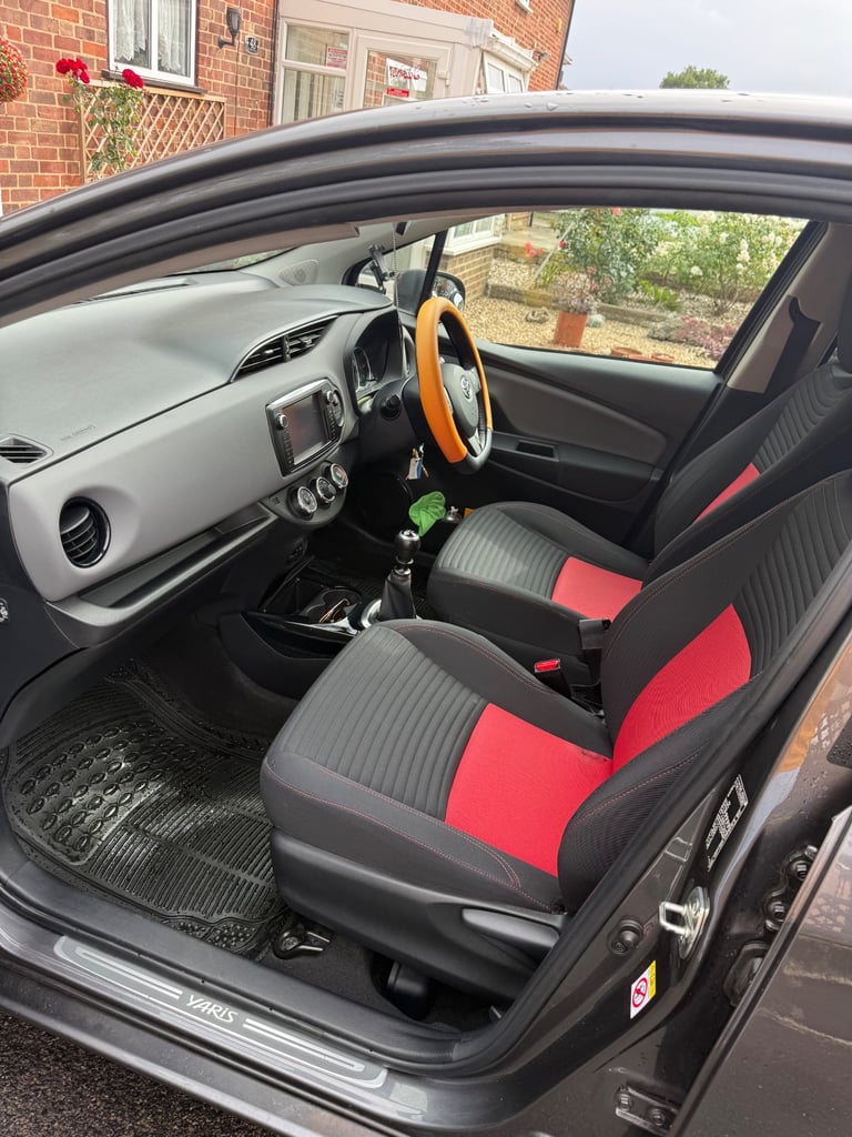 Toyota, YARIS, Hatchback, 2015, Manual, 1329 (cc), 5 doors