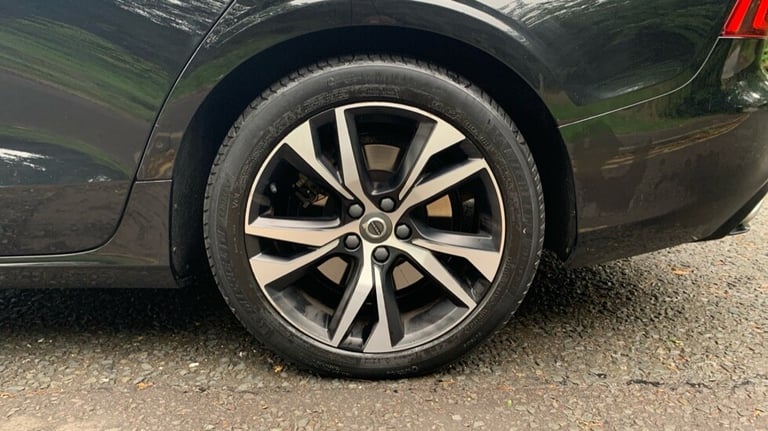 2021 Volvo S60 R-Design, B5 mild hybrid Saloon Petrol Automatic