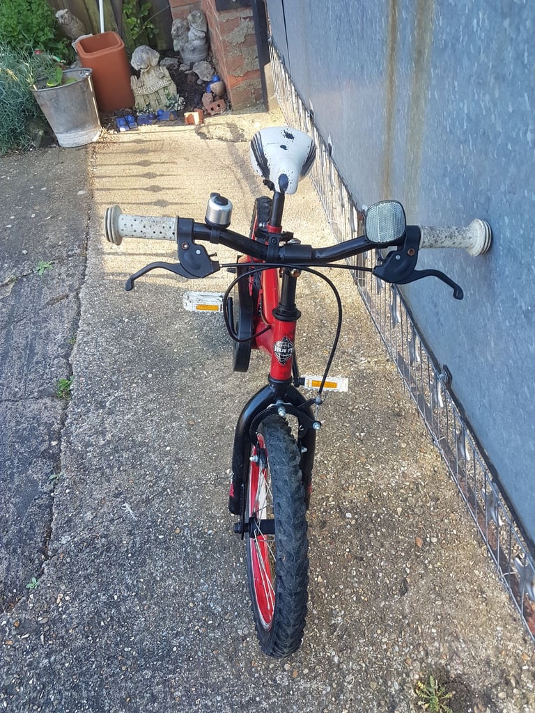 HUFFY IGNITE(RED/BLACK)16 INCH CHILDS BIKE,FULL FIT CHAIN GAURD