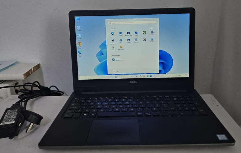 Fast Dell Vostro Laptop 15.6" display 8GB DDR4 RAM 128GB SSD Win 11 Pro