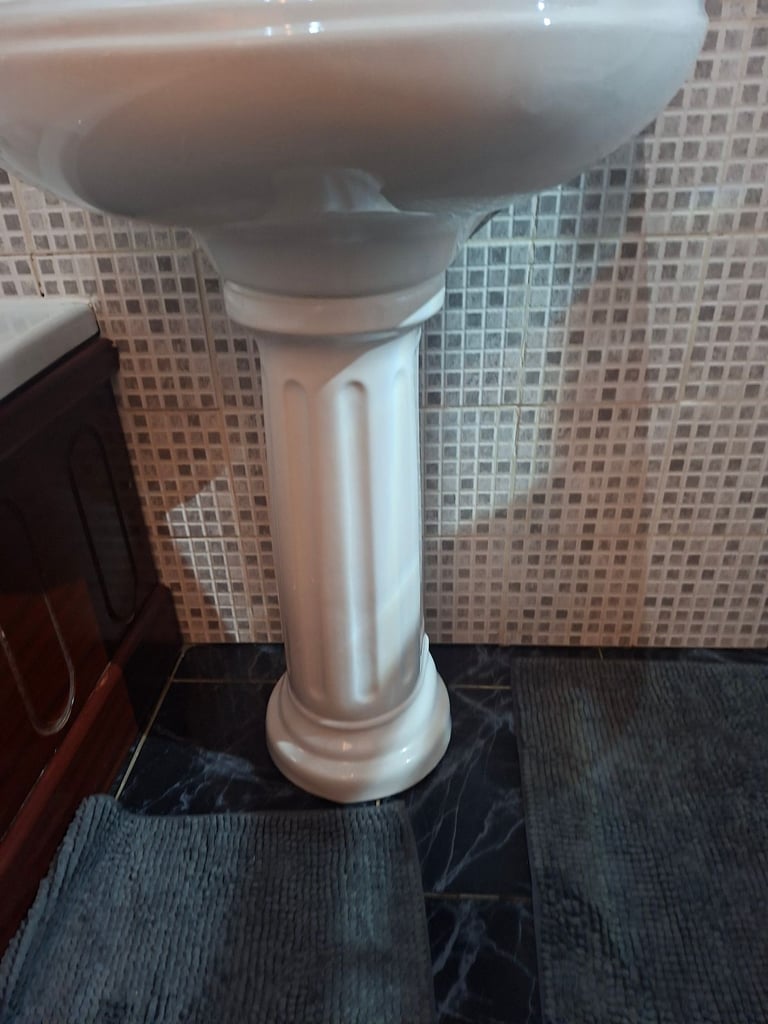 Bathtoom suite Immaculate 