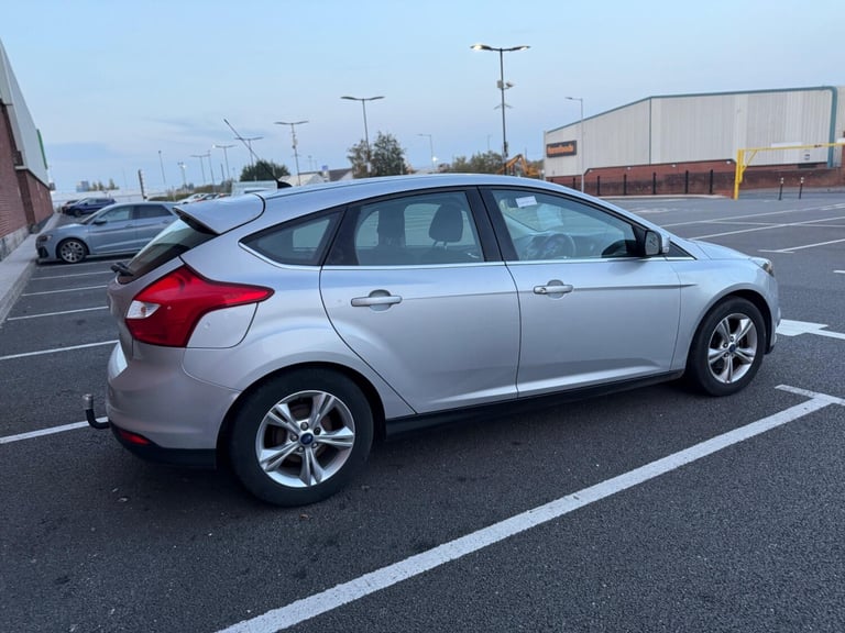  Ford Focus 1.6 Zetec Powershift Euro 5 5dr Petrol Automatic