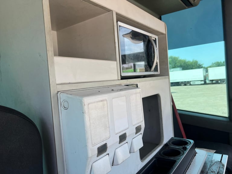 Mercedes-Benz ECONIC 1830 