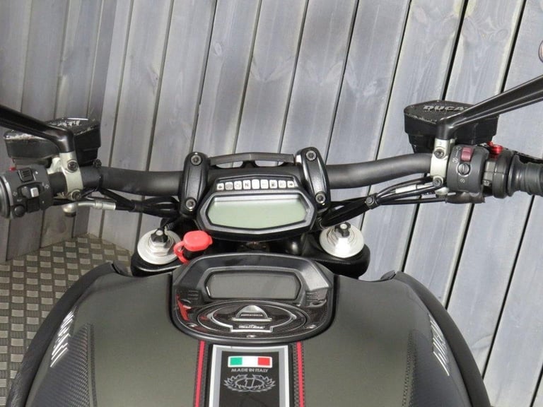 2019 19 DUCATI DIAVEL CARBON