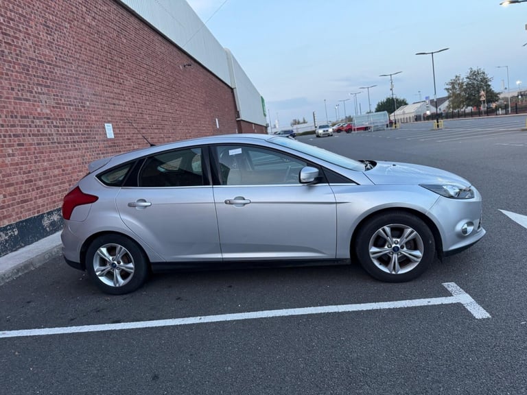  Ford Focus 1.6 Zetec Powershift Euro 5 5dr Petrol Automatic