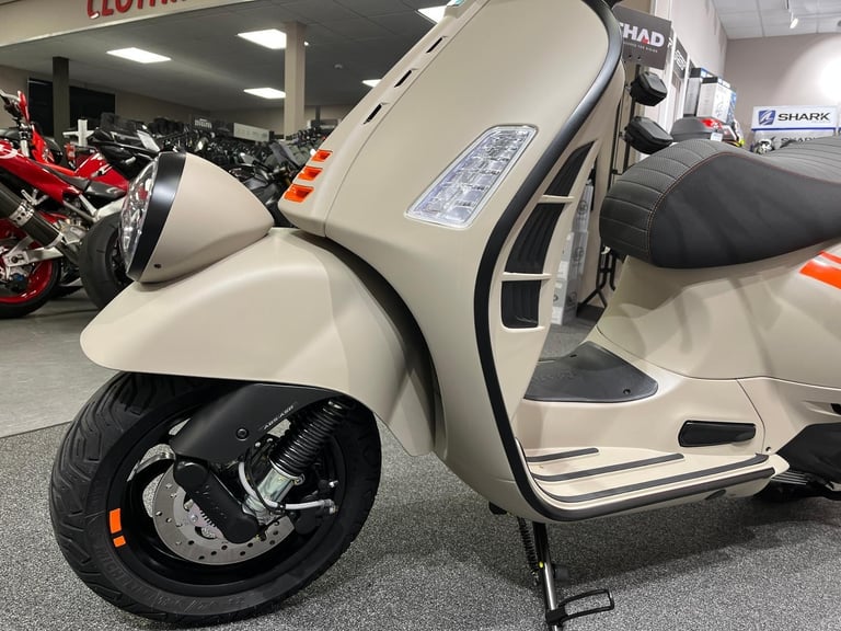 Piaggio Vespa GT GTV 300 scooter, 2024