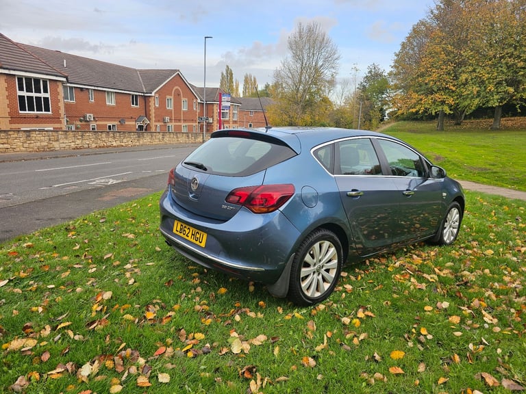 Vauxhall, ASTRA, Hatchback, 2012, Manual, 1956 (cc), 5 doors