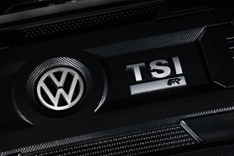 VOLKSWAGEN GOLF R 2.0 TSI R 300ps 5dr 4MOTION- FSH - 6 SPEED MANUAL - LAPIZ BLUE