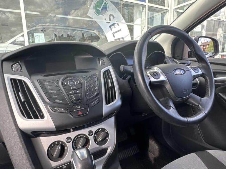 2014 Ford Focus 1.6 125 Zetec Navigator 5dr Powershift HATCHBACK PETROL Automatic