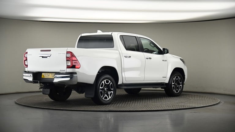 2024 Toyota Hilux 2.8 D-4D Invincible Pickup Double Cab 4dr Diesel Auto 4WD Euro 6 (s/s) (204 Pic...