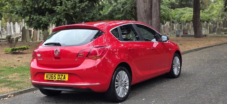2015 Vauxhall Astra 1.6i Excite Euro 6 5dr HATCHBACK Petrol Manual