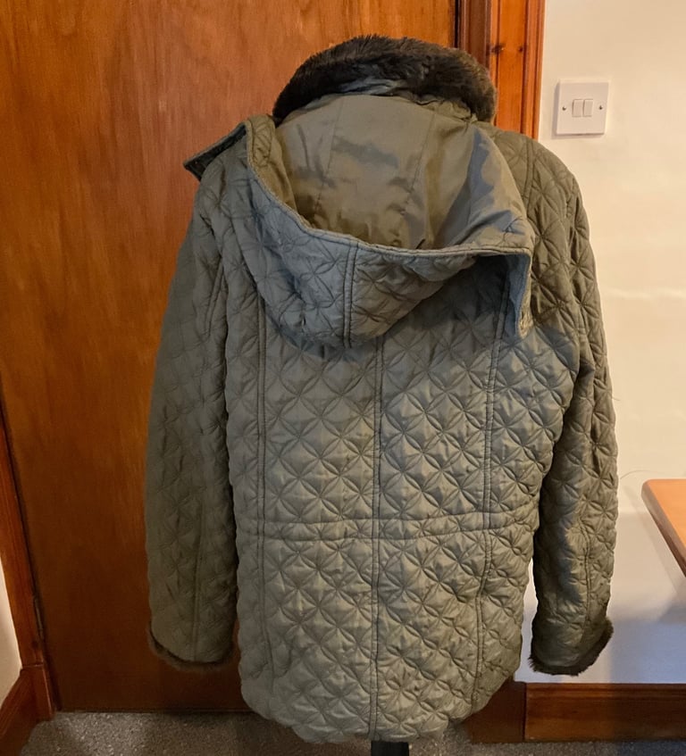 ANDREW MARK OF NEW YORK ladies coat size XL about 24 inches pit-pit when flat.