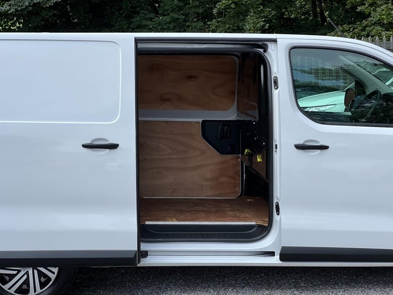2022 Peugeot Expert 1.5 BlueHDi 1000 Professional Premium Long Panel Van LWB Euro 6 (s/s) 6dr PAN...