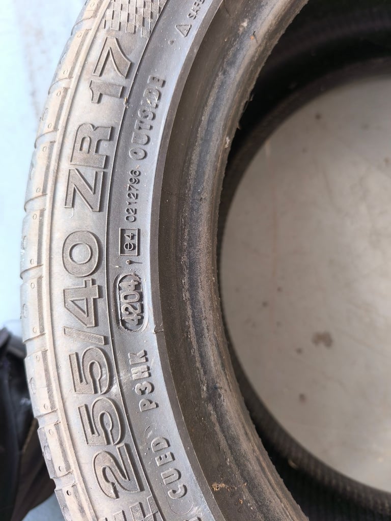 1 x Continental 255/40 ZR17 minimum tread depth 5.5mm