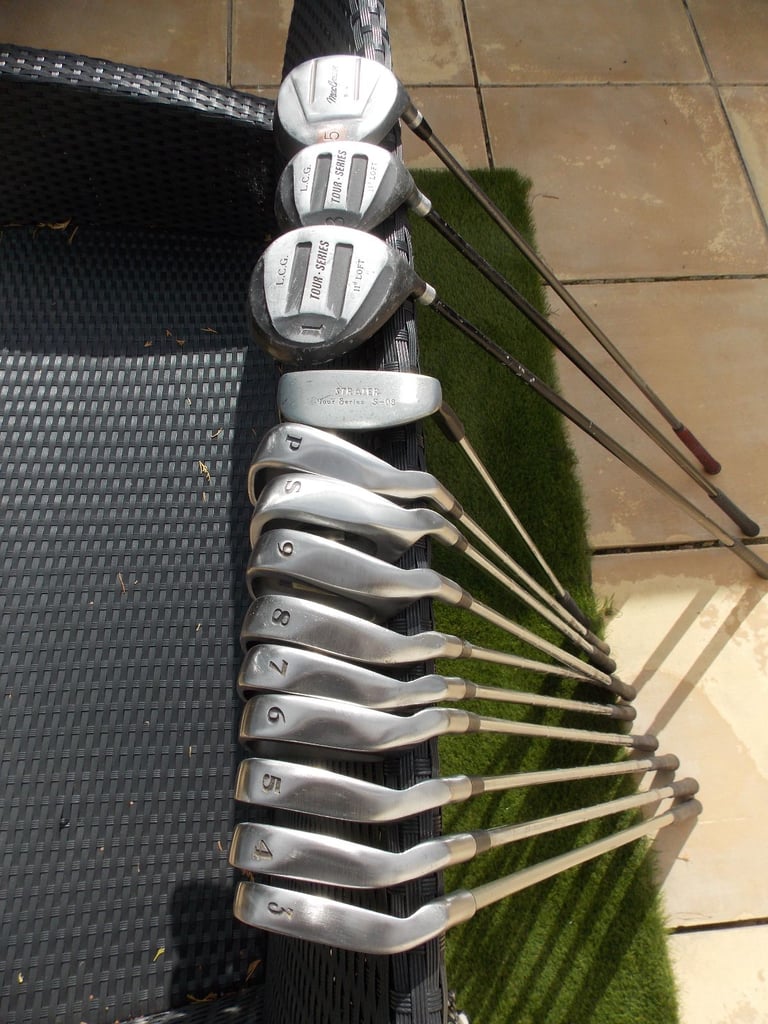 Mens Right Handed Knight Tour Series Golf Club Set + Bag, Balls and Tees