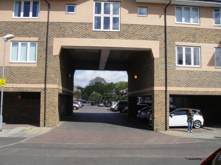 3 Bed Mitcham Flat - Swap for 2 Bedroom property SW & KT postcodes ONLY. 