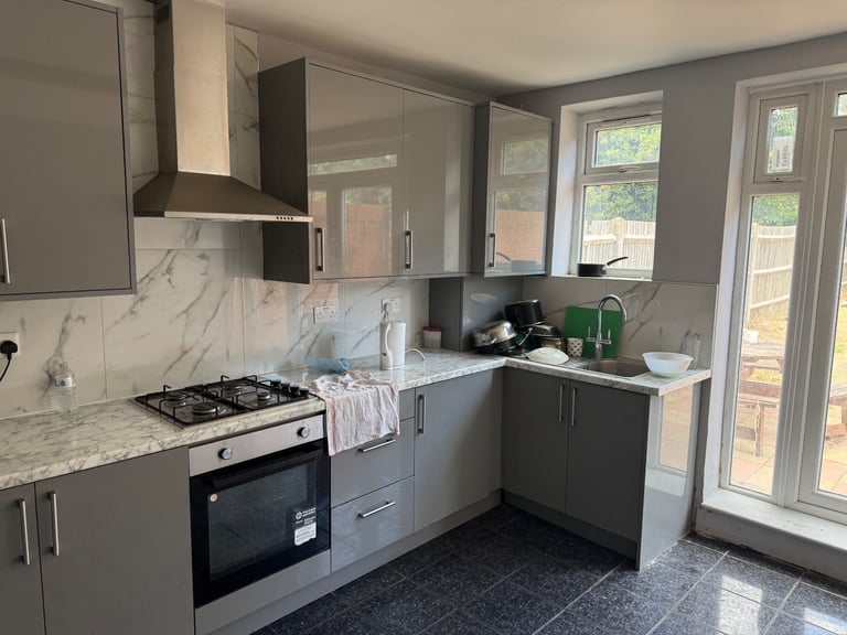 7 Bedrooms House HMO Licensed in available to rent in Hayes UB3