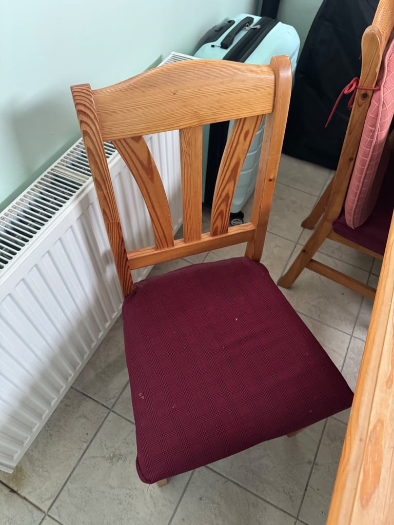 Dining room table and 4 chairs