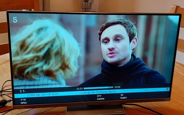 AVTEX 24 INCH DIGITAL LED TV/DVD MODEL L249DRS PRO AND AVTEX  CASE SUITABLE FOR CARAVAN/MOTORHOME 