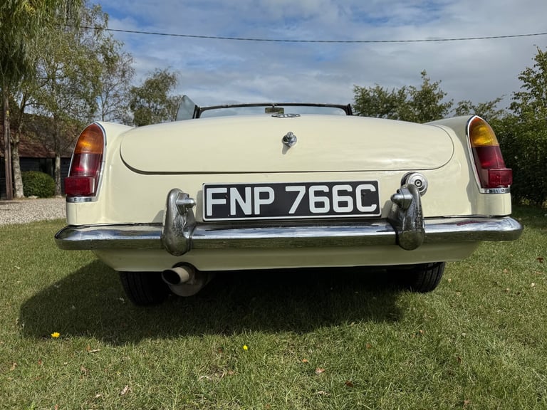 1965 MG MGB Pull Handle Roadster  Convertible PETROL Manual