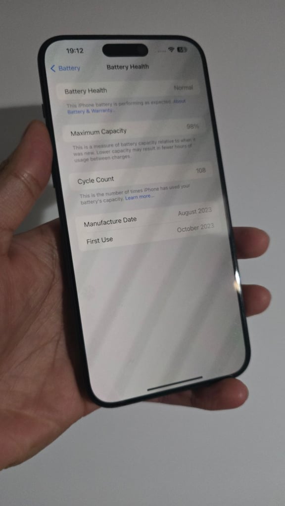 Excellent condition iPhone 15 Pro Max 256gb Black titanium Unlocked Apple 90 days warranty