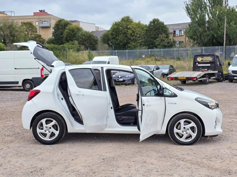 2016 Toyota Yaris 1.5 VVT-h Icon Hatchback 5dr Petrol Hybrid E-CVT Euro 6 (101 ps) Hatchback Hybr...