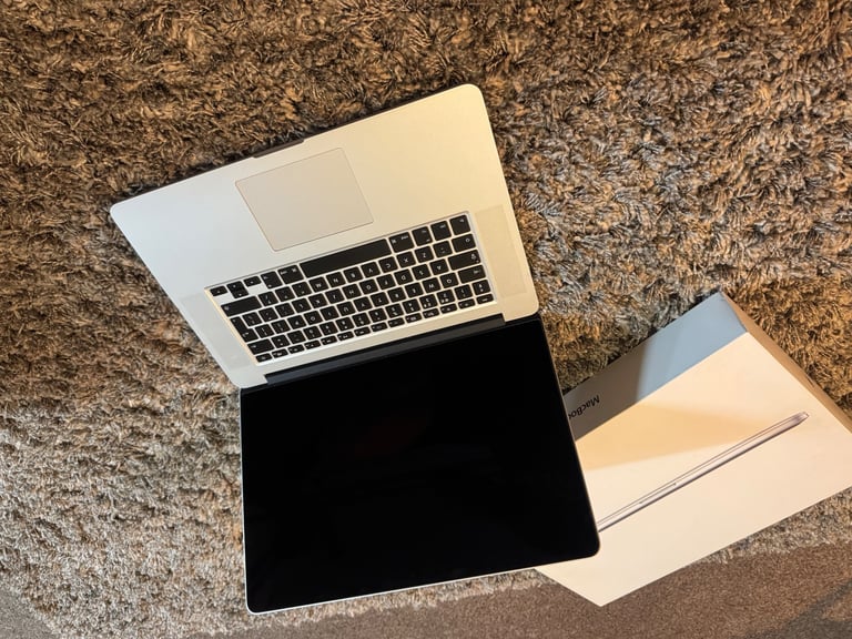 Apple MacBook Pro A1398 15" i7  16GB RAM 256GB SSD Excellent Condition 