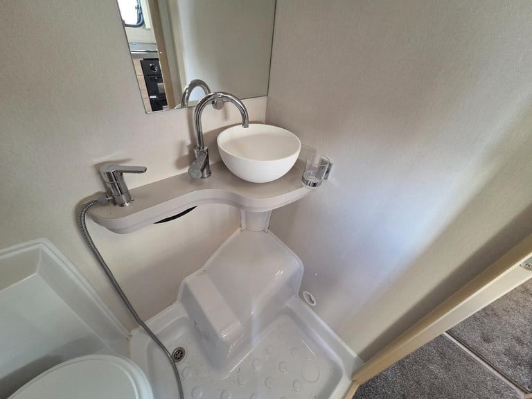 Elddis Autoquest 195 4 Berth 4 forward facing belted seat  DIESEL MANUAL 2018/18