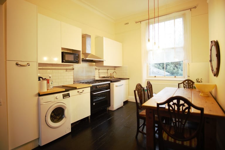 Impressive 3-bedroom maisonette available to rent in Portobello Road, W11
