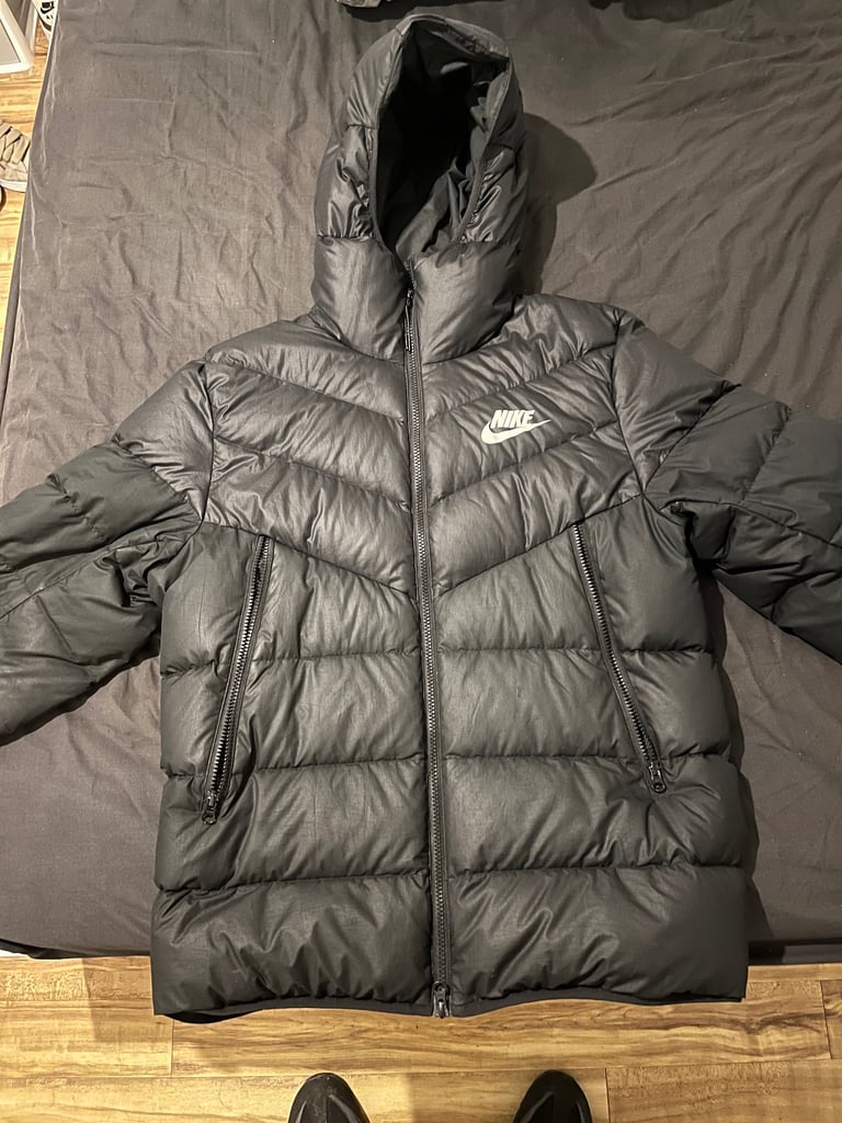 Men medium Nike puffer