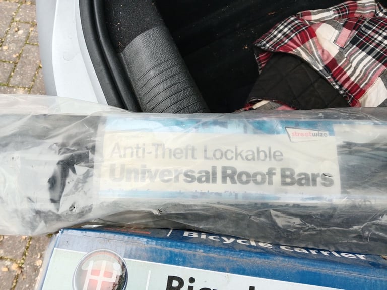 Car roof rack and 2 X cycle carriers