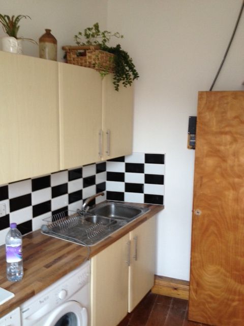 Bright One bed flat in Hackney Central with separate kitchen/diner