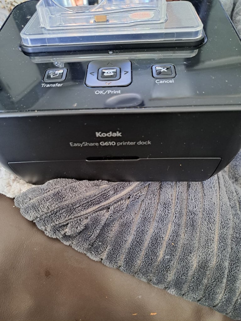 Kodak G610  camera and docking station
